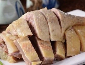 一道能補(bǔ)虛活血、化痰止咳平喘的美食——三七銀杏蒸白鴨